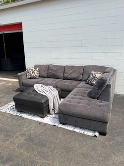 Ashley L-Shape Sectional Sofa / Couch w Ottoman