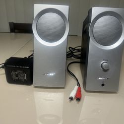 BOSE Companion 2 Series I Multimedia Computer Speaker System w/ Cables . Used in good condition with some minor cosmetic blemishes. These blemishes ar