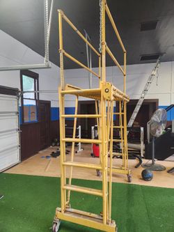 Tele tower adjustable scaffolding
