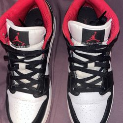 Air Jordan 1 Mid GS ‘ Black, Red, White’