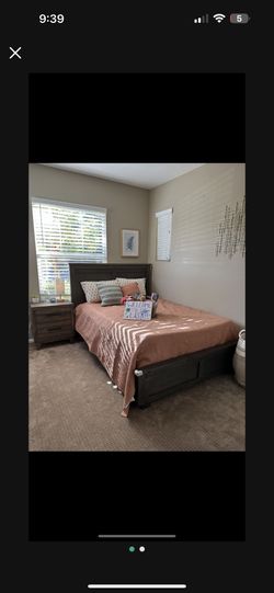 Queen Bed With nightstand 