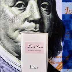 Miss Dior woman perfume