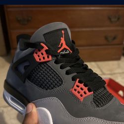 Infrared Jordan 4 size 8