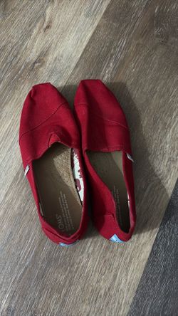 Women’s Red Tom’s