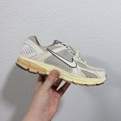 Nike Vomero 5 white grey