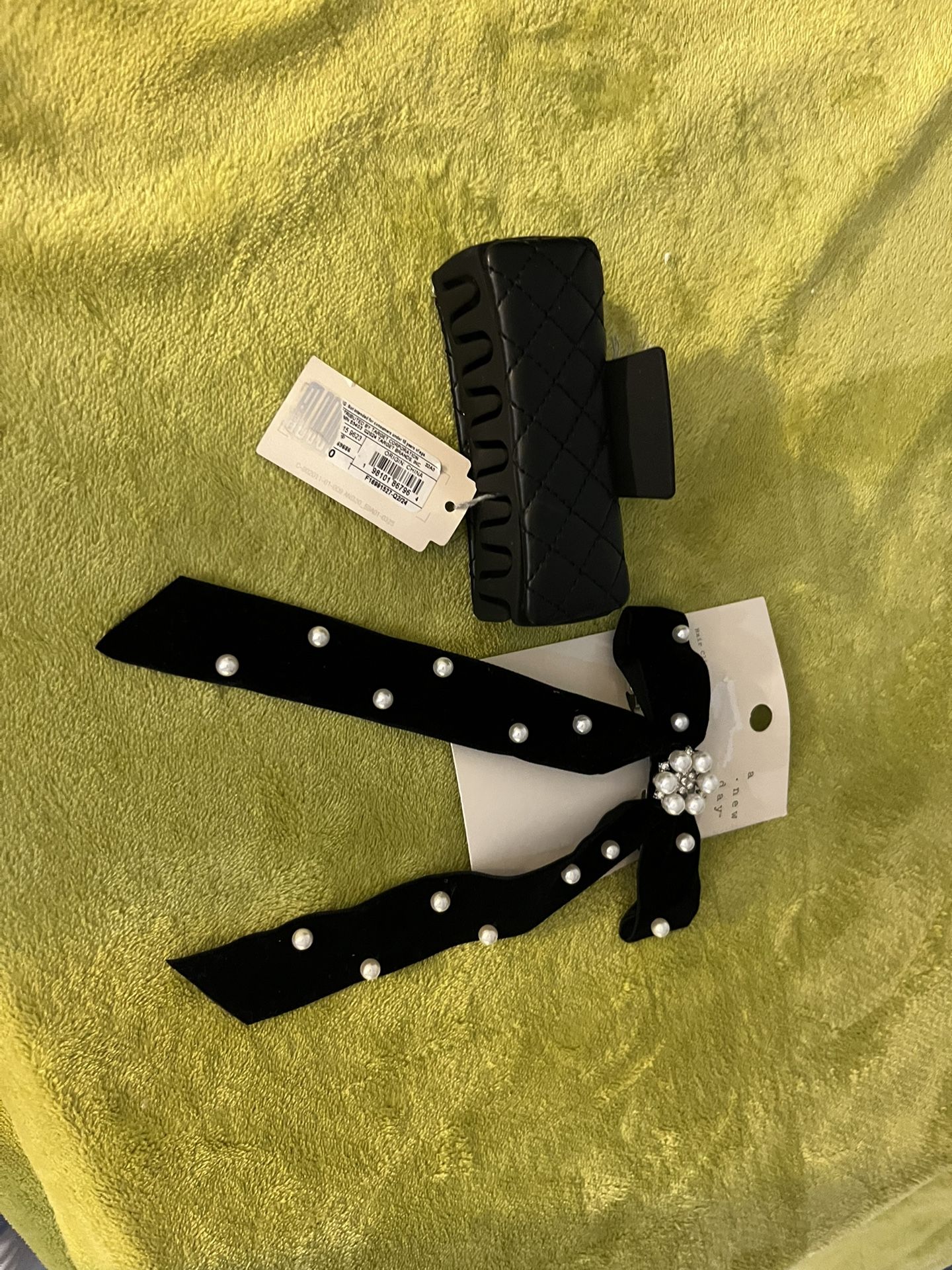 Bow W/ Clip