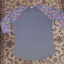 LuLaRoe Womens Size XL Gray Floral Raglan Randy T-shirt 3/4 Sleeve


Excellent Condition!!


**Bundle and save with combined shipping**


