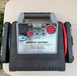 peak 300 amp compact battery jump box selling for parts no charger and probably needs a battery replacement