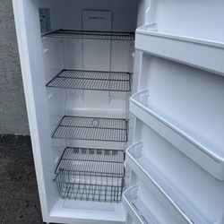 16 Cubics Standing Upright Freezer Great For Garage (free local delivery)