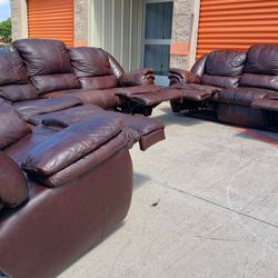 🚨 👀  Genuine Leather Recliners Set 🚨