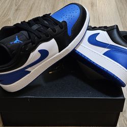 Jordan 1's Low Size 5y Youths/ Fits Size 6.5 For Women 