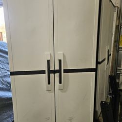 Keter Plastic Garage Shelves - Cabinet 