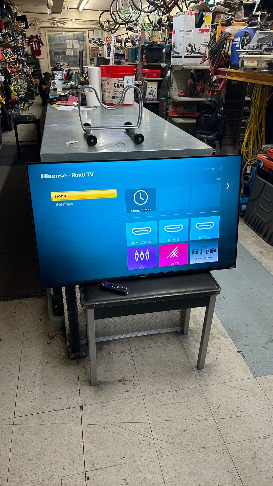 Hisense 43” 43H4030F3 FHD Roku Smart TV