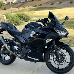 2019 Kawasaki Ninja 400 ABS Motorcycle (Clean Title) 