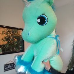 (STUFFED ANIMAL UNICORN $15) Great Condition, Like Brand New. Comparison Photos For Size In Post🥰🤯🤓  
