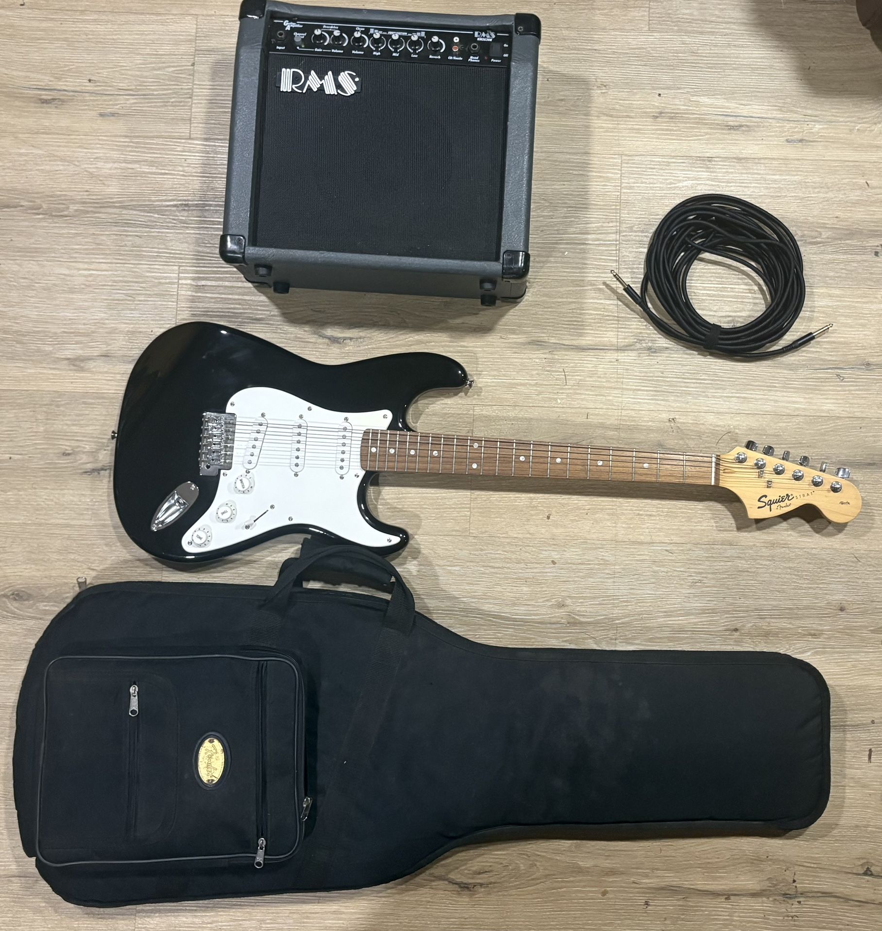 Fender Affinity Squier Strat w/ Amp & Gig Bag