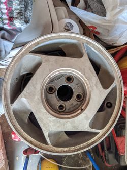 Gen 3 Honda prelude rims. Set of 5 no tires no center caps.