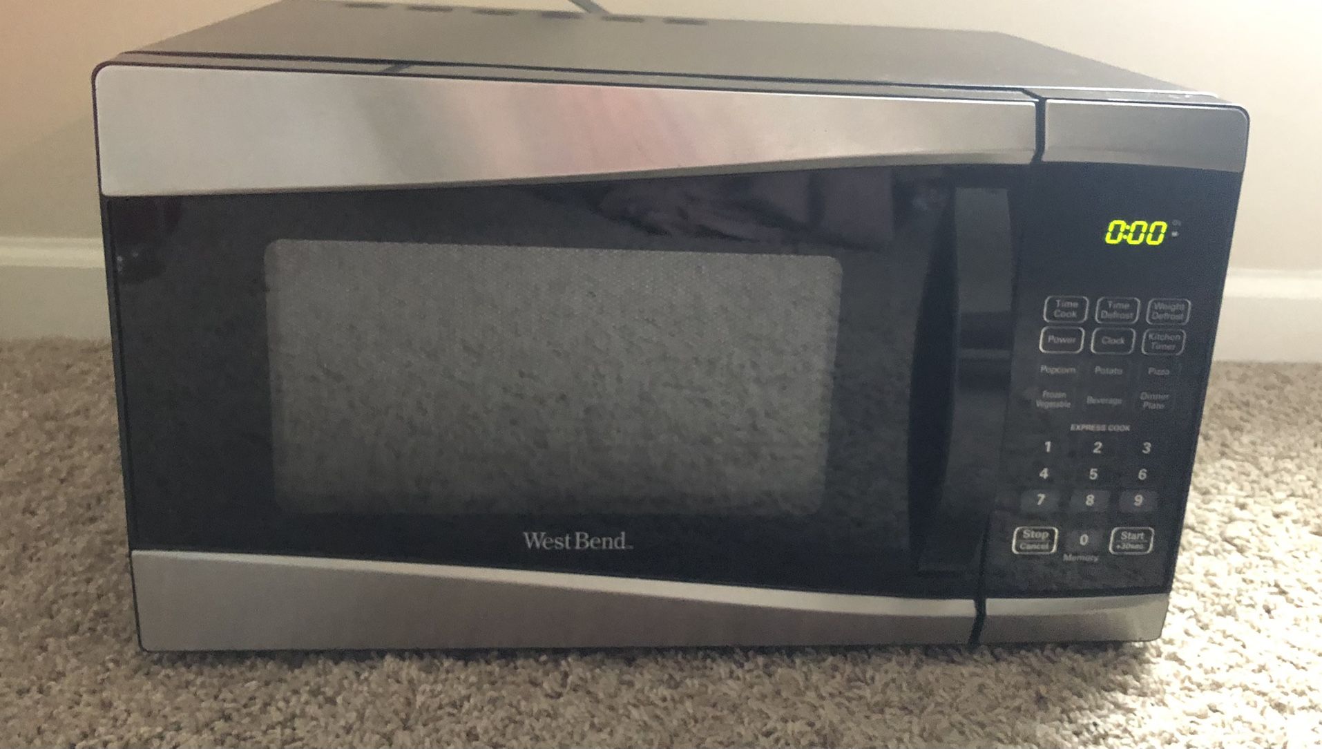 B&D Microwave oven .9 Cu.Ft 900 Watts mfg date 2022 - household items - by  owner - housewares sale - craigslist