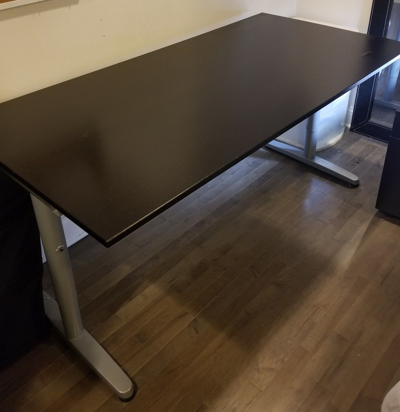 Ikea 30x 60 in. Table top desk w/ Chair. 6months old. Available for pickup. Cash Only.
