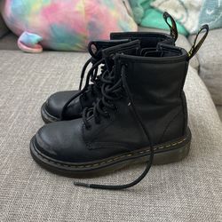 Girls Dr. Martens