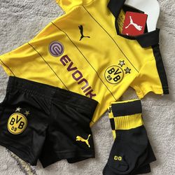 New With Tags! 2T …..BVB Home Minikit With Socks Cyber Yellow- Black! 