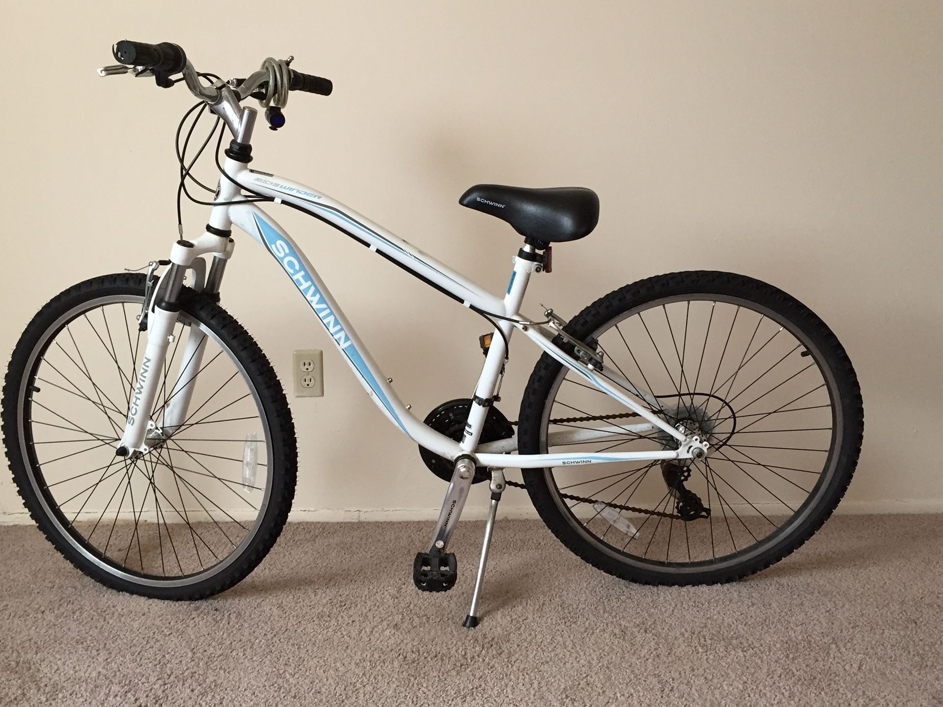 700C Schwinn Bicycle Bike White + cable chain lock & lubricant oil