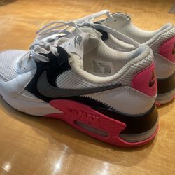 Woman's Nike Air Max Except 9.5