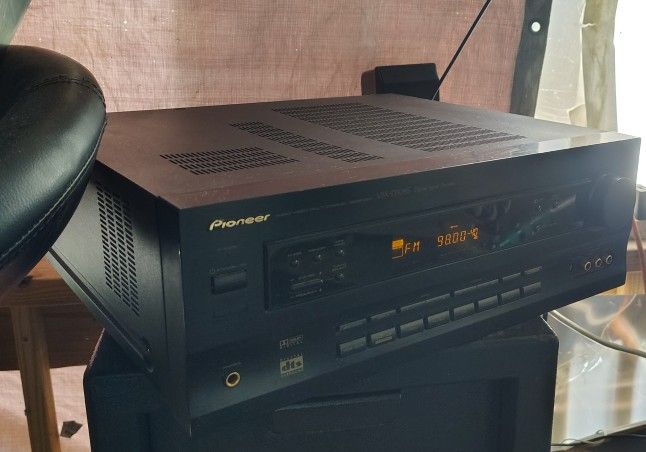220 W .Pioneer Receiver Excellent Condition No Issues