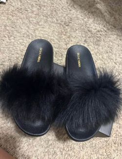 Fashion Nova Fluffy Sandals