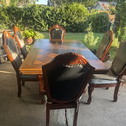 ✨ Dining Room Table for Sale – FREE Chairs Included! ✨