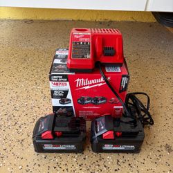 Milwaukee M18 18-Volt Lithium-Ion High Output Starter Kit with Two 6.0 Ah Battery and Charger