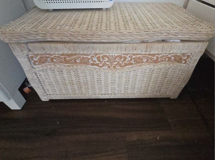 Cream Colored Rattan Chest $15