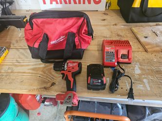 Milwaukee Compact Drill M18