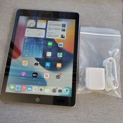 Apple iPad 5 - Wifi - Like New