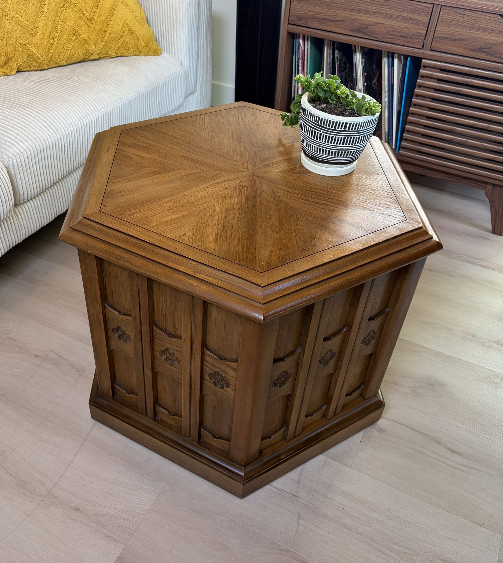 Drexel Vintage Hexagon Side/ End Table | Nightstand
