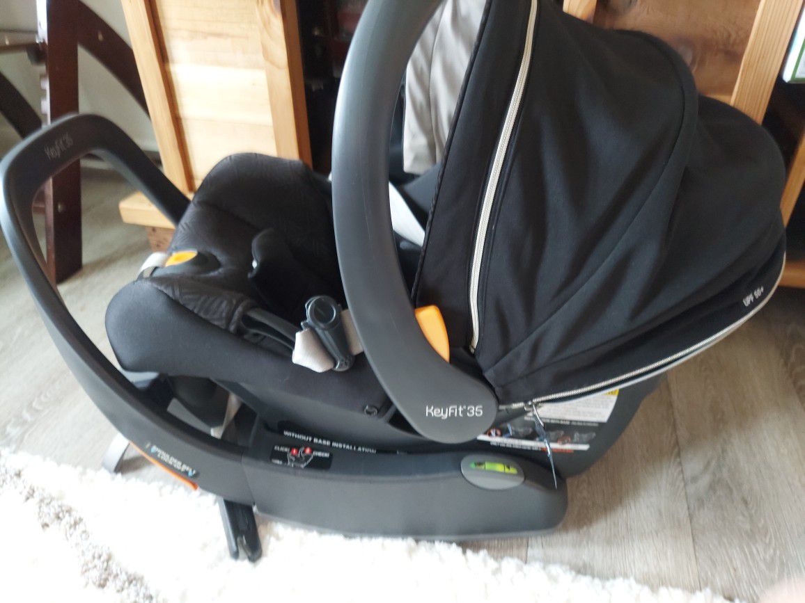 Chicco Bravo Car Seat With Extra Base Click Out Seat