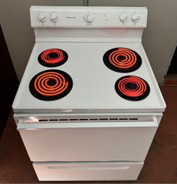 🔥🔆♨️Frigidaire♨️🔆🔥 White Non-Digital Coil Top Stove in Great Condition