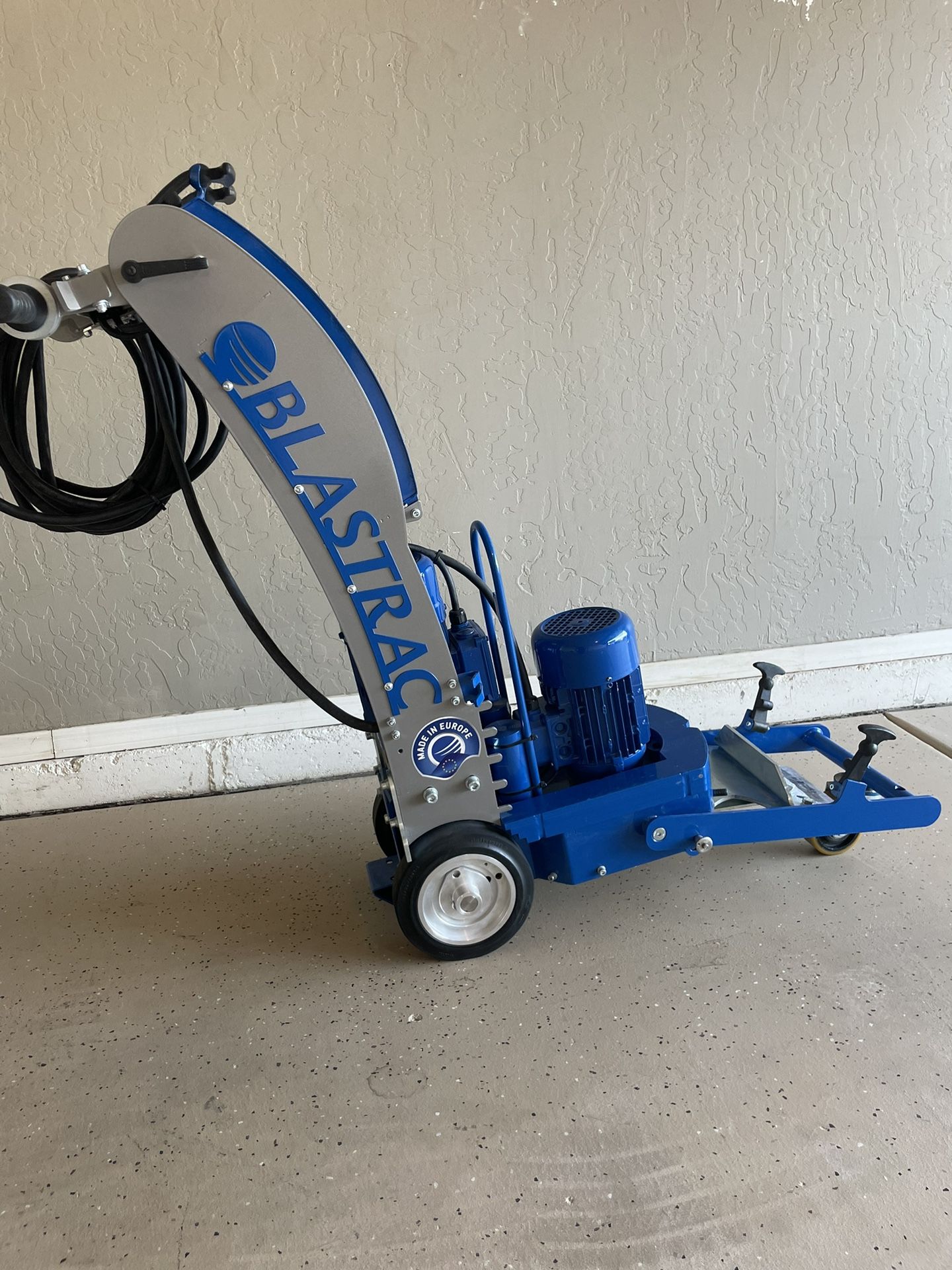BLASTRAC BS-110 Self-Propelled Floor Scraper with Loading Ramps