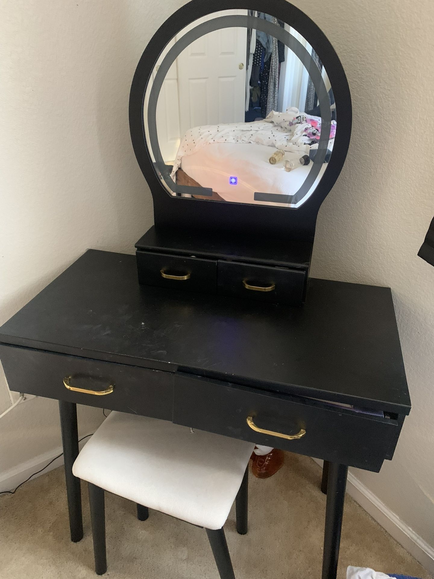 Makeup Vanity With Chair