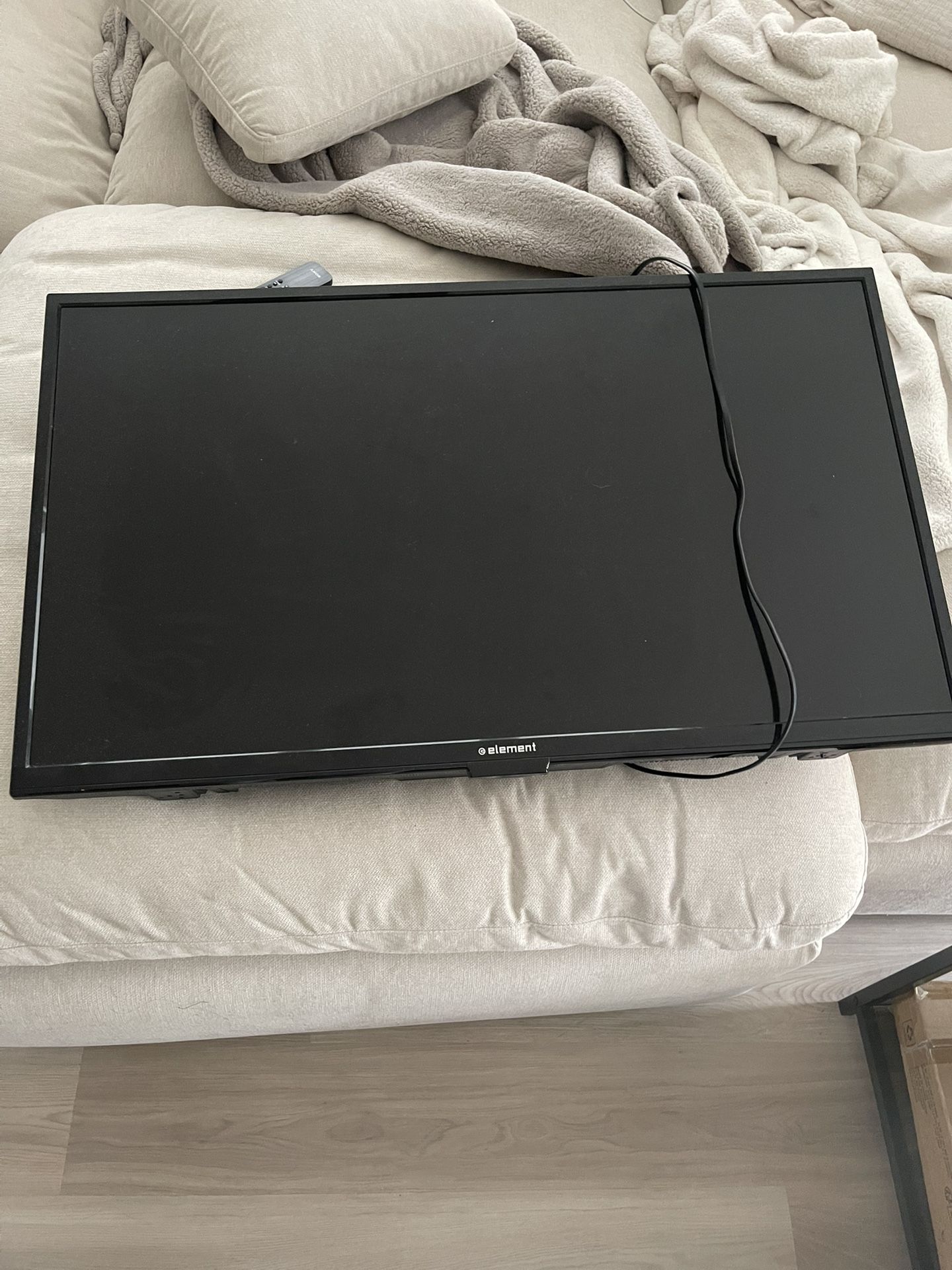50in Element TV With Swivel Mount 