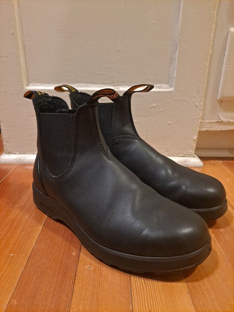 Blundstone All Terrain Boots Size 8 1/2 AUS 