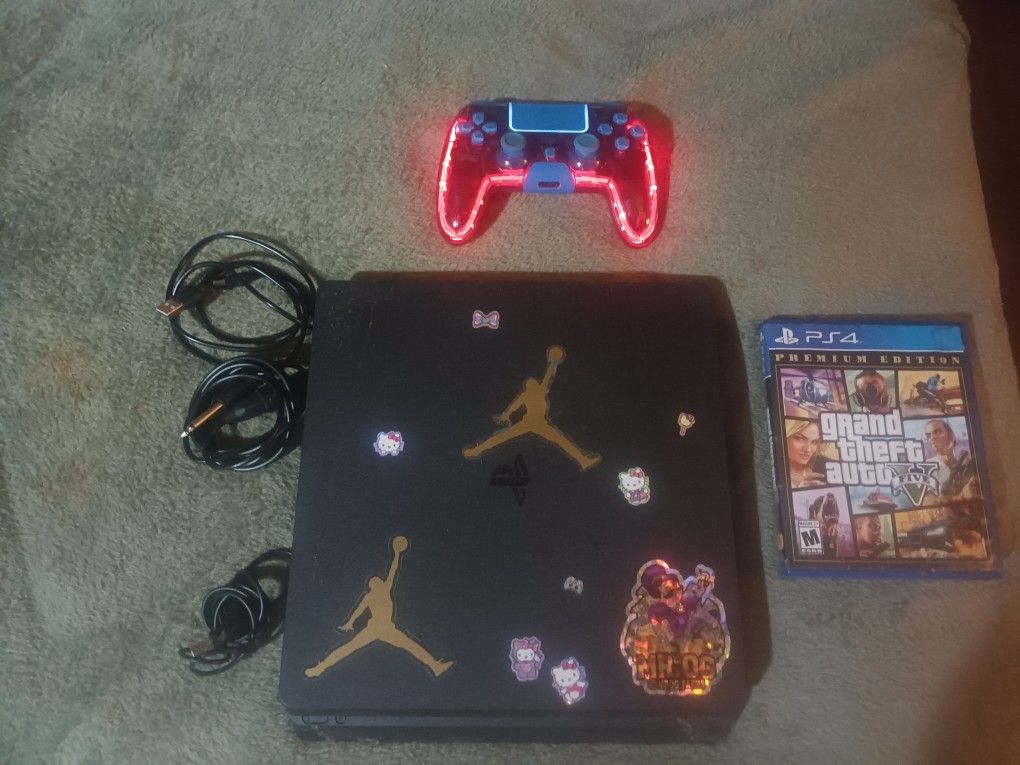 Play Station 4 With Controller I Game