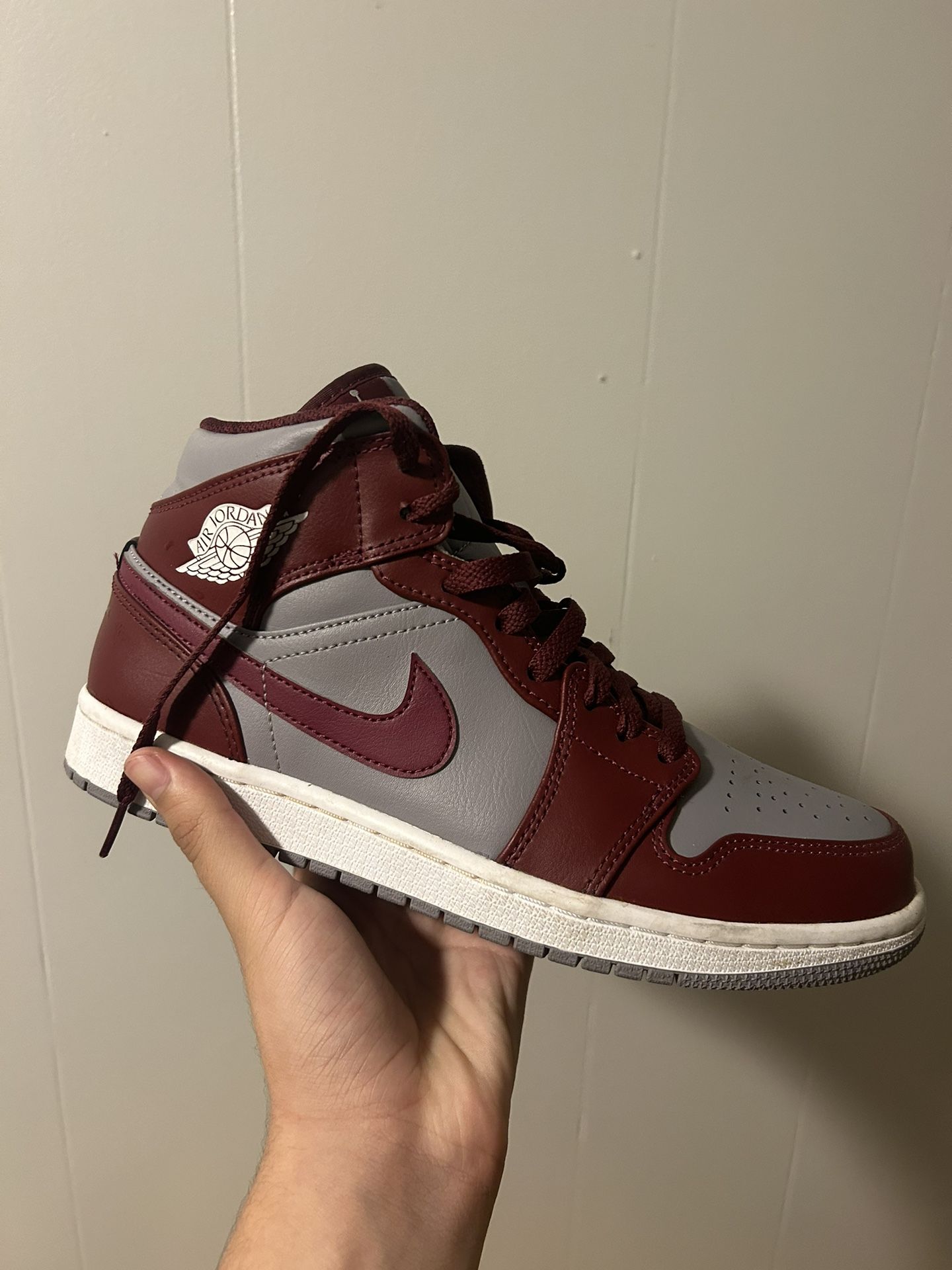 Jordan 1 Mid Cherrywood Sz 8