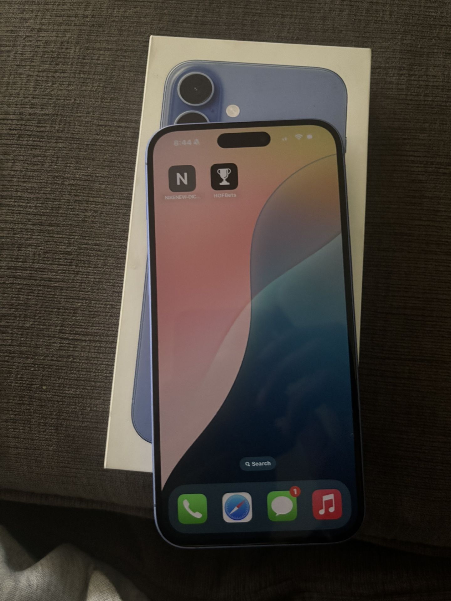 iPhone 16 Plus 