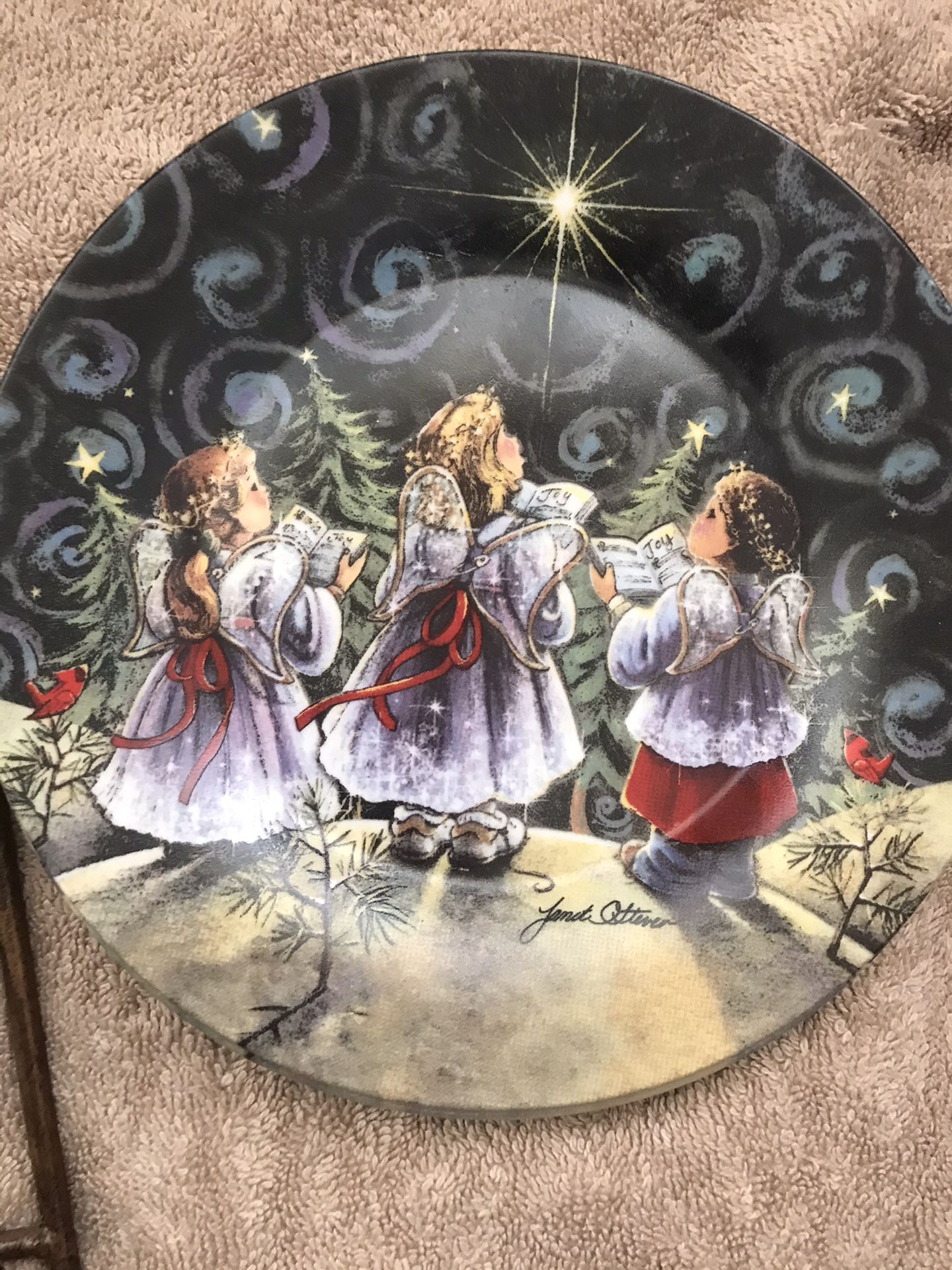 4 Christmas decorative plates