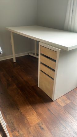 White desk/working table