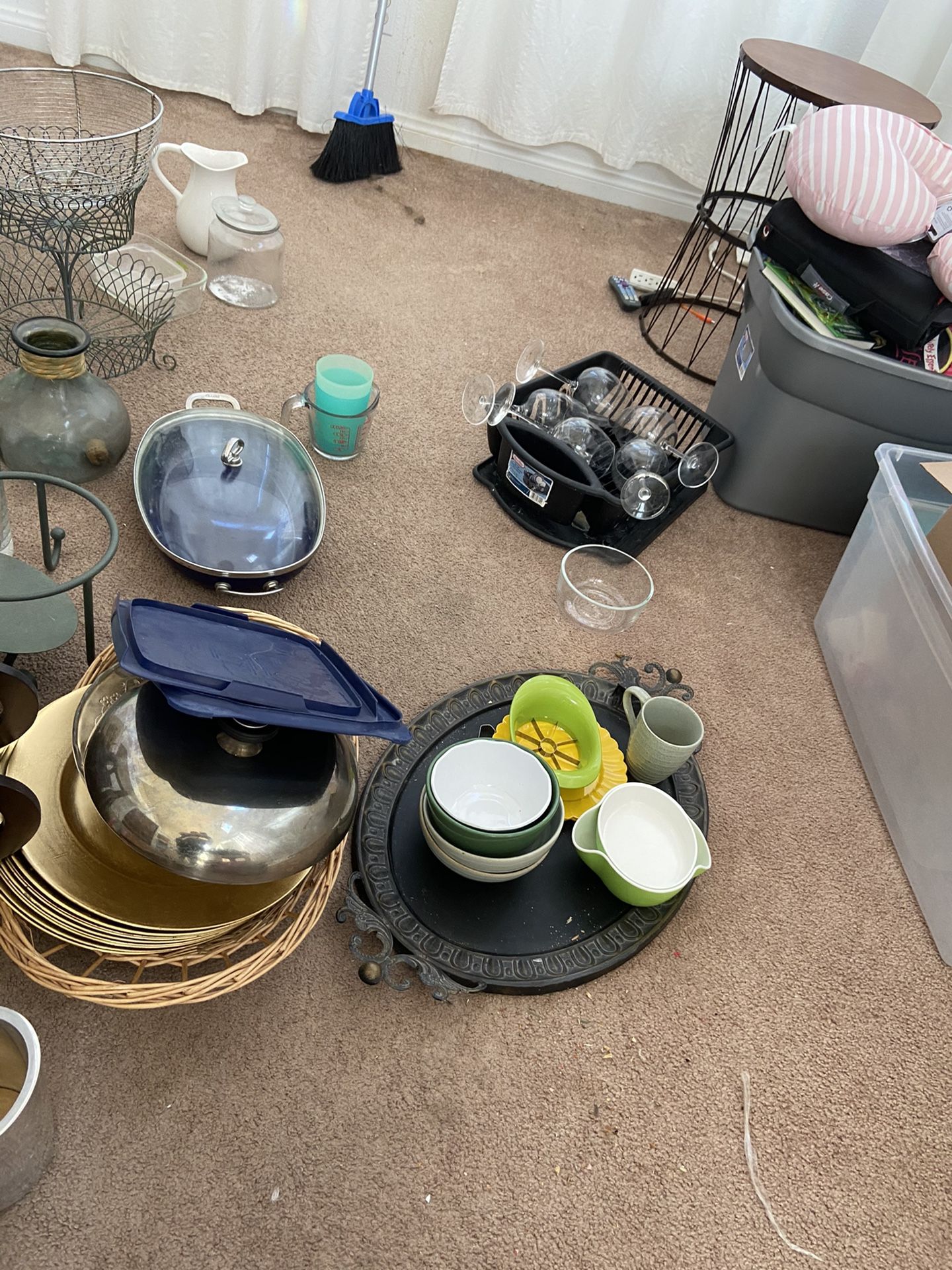 Kitchenware pots. Dishes big pile $20