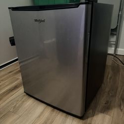 Mini Whirlpool Fridge 