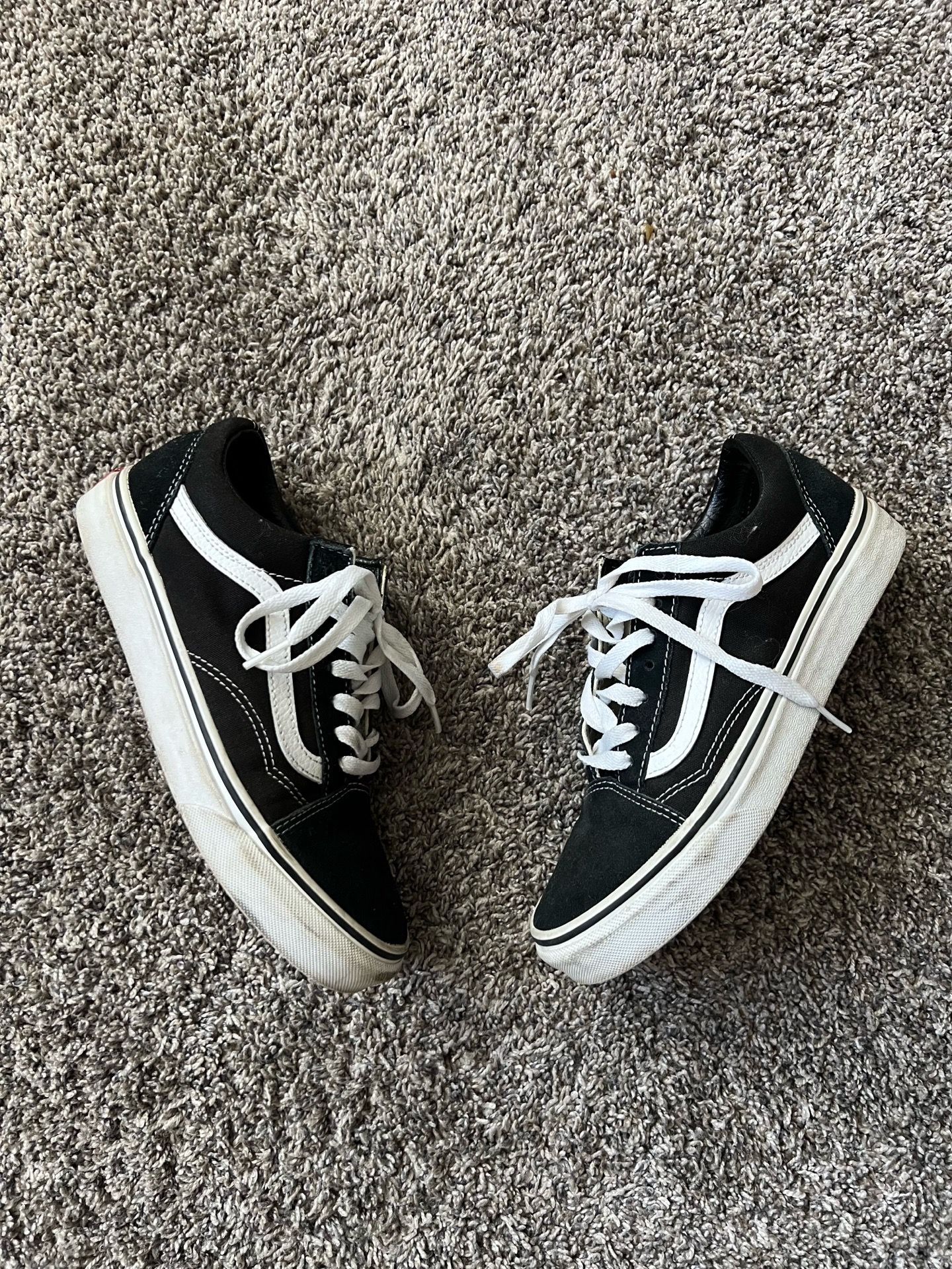 Vans off-the-wall skateboarding shoes