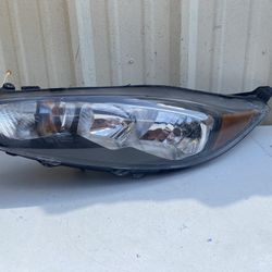 2014-2019 Ford Fiesta Driver Head Light 